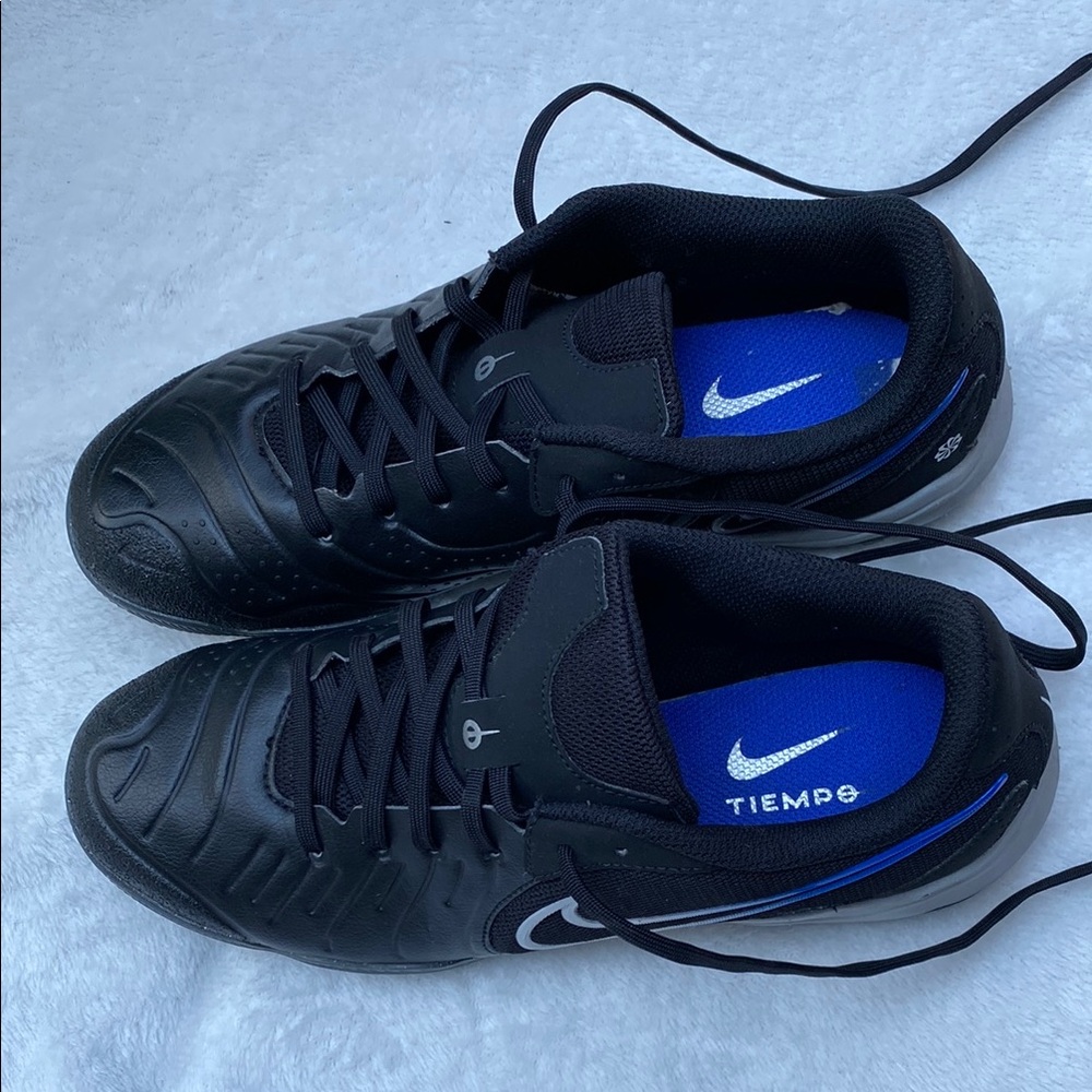Nike Black and Blue Athletic Shoes High-Performance Design